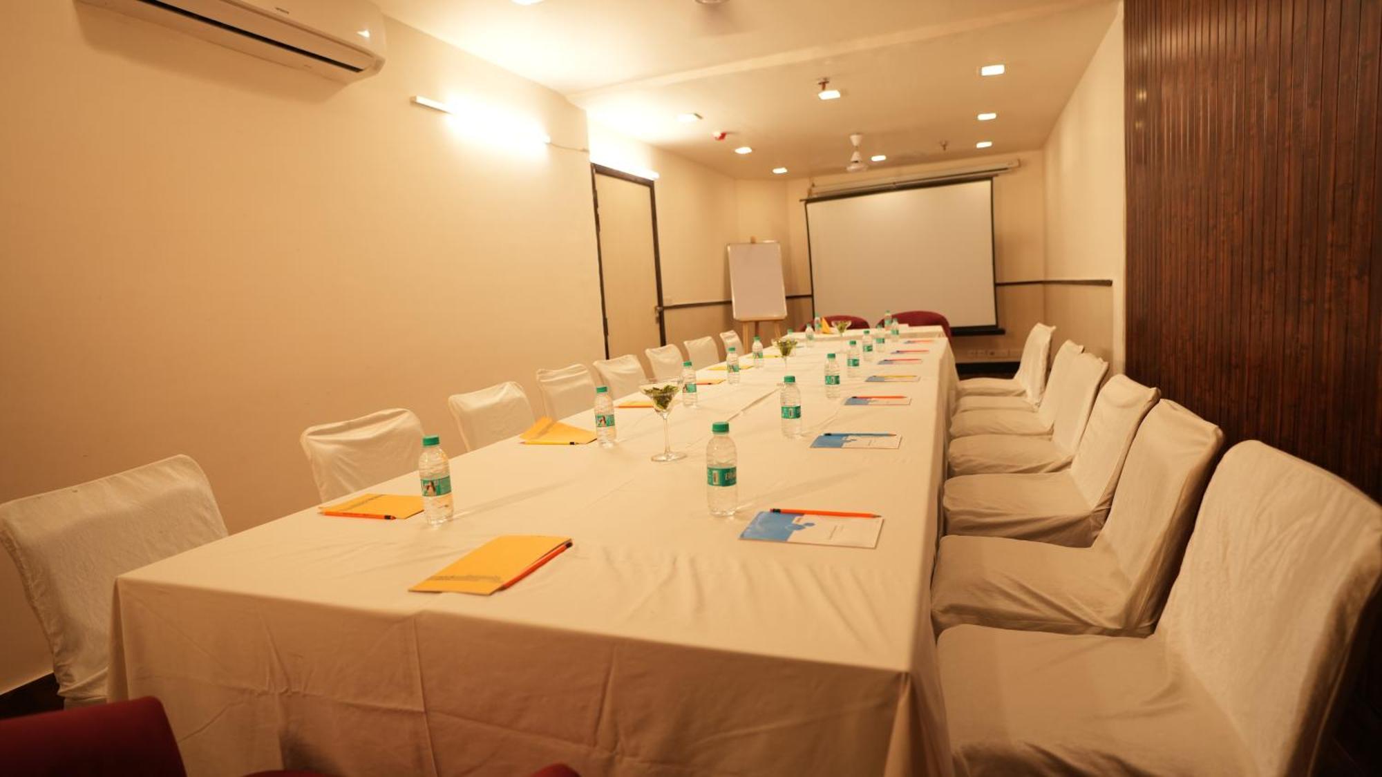 Hotel Africa Avenue - Greater Kailash 1 Yeni Delhi Dış mekan fotoğraf