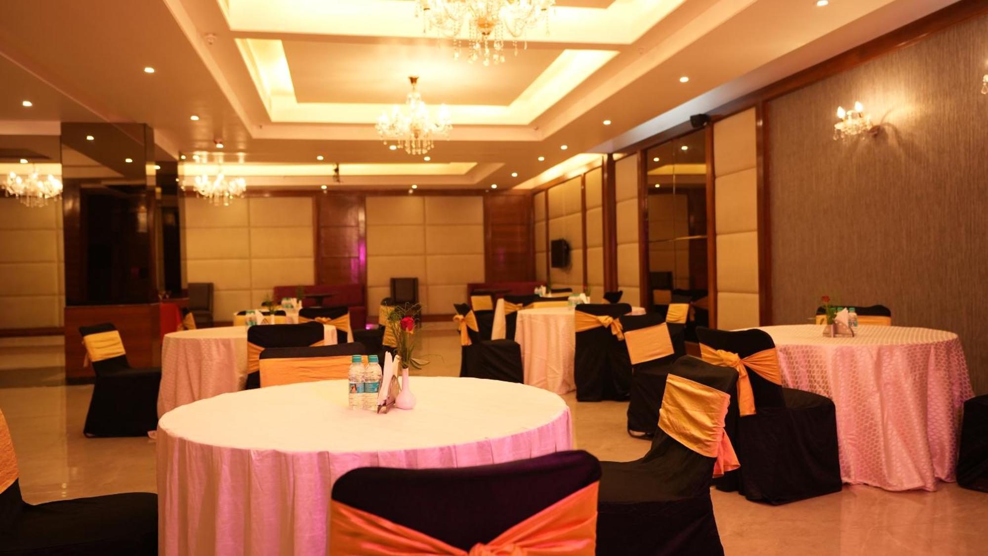 Hotel Africa Avenue - Greater Kailash 1 Yeni Delhi Dış mekan fotoğraf