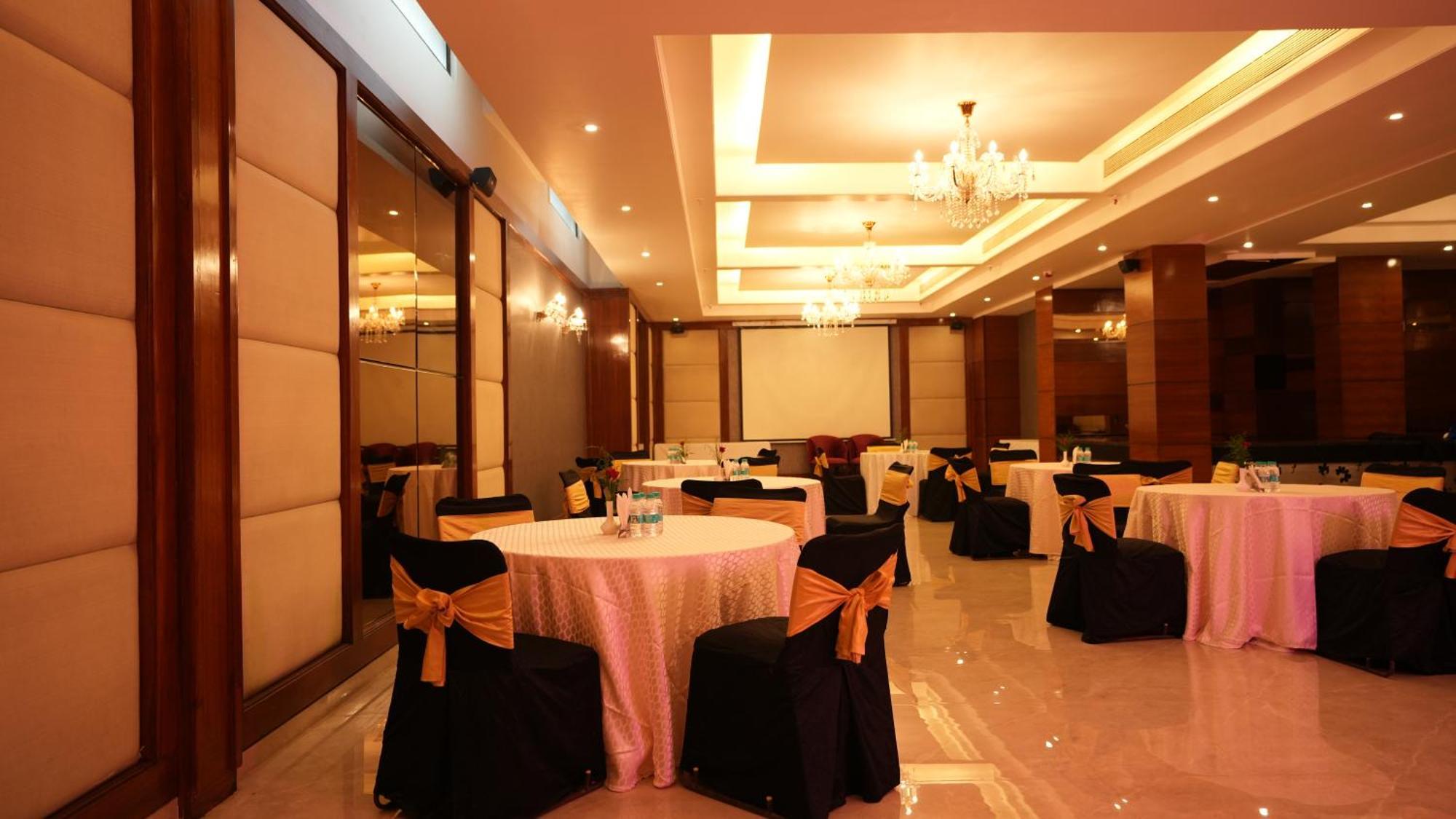 Hotel Africa Avenue - Greater Kailash 1 Yeni Delhi Dış mekan fotoğraf