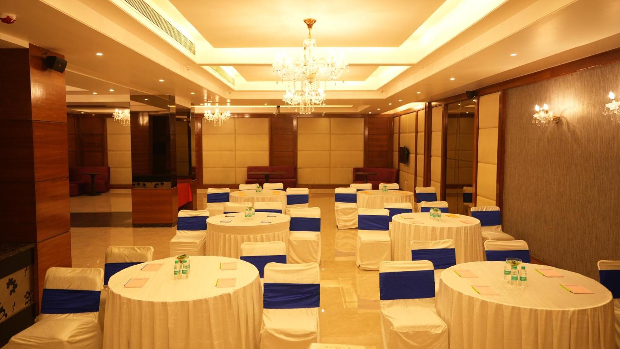 Hotel Africa Avenue - Greater Kailash 1 Yeni Delhi Dış mekan fotoğraf